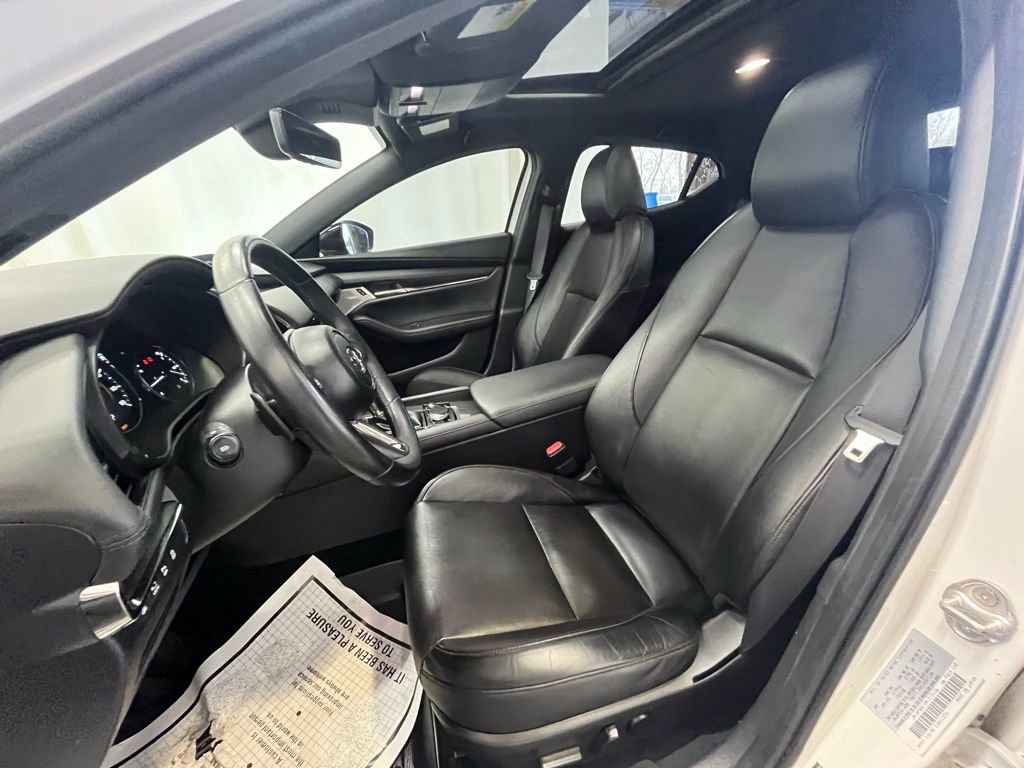 Used 2021 MAZDA MAZDA3 Hatchback w/Premium Plus Pkg image 10