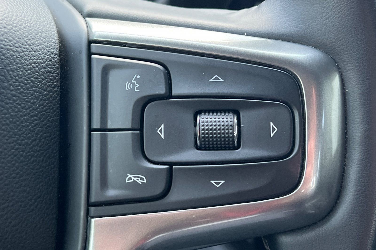 Used 2025 Chevrolet Silverado 1500 LT image 36