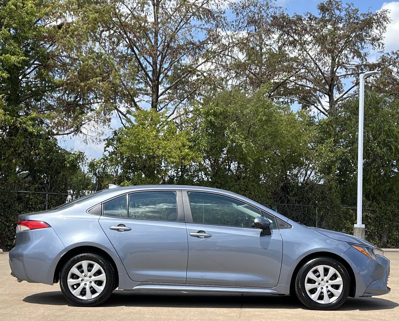 Used 2025 Toyota Corolla LE FWD image 3