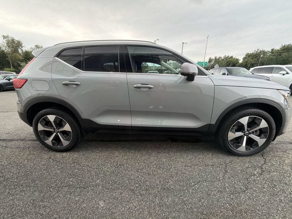Certified 2024 Volvo XC40 B5 Plus w/ Climate Package AWD/4WD image 9