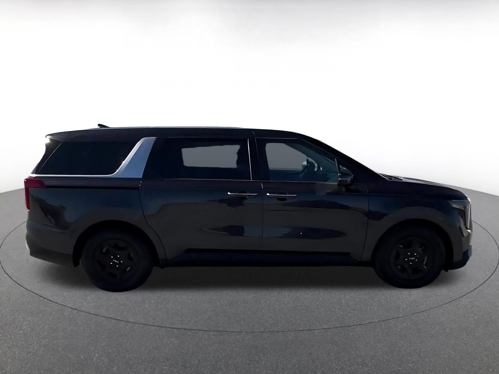 Used 2026 Kia Carnival FWD image 16