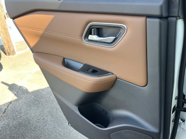 New 2026 Nissan Rogue Platinum AWD/4WD image 18