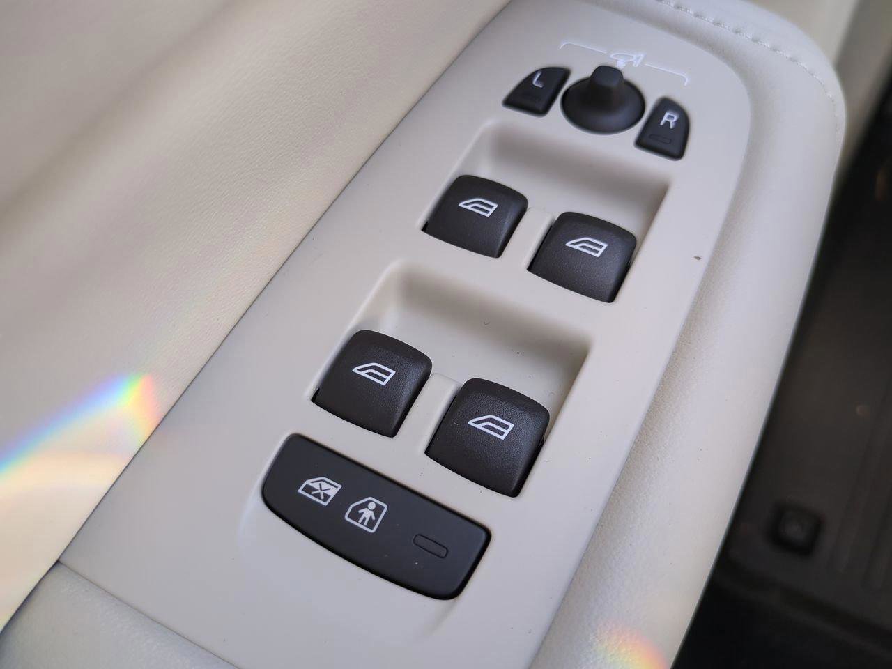 New 2026 Volvo XC60 T8 Ultra w/ Protection Package Premier image 23