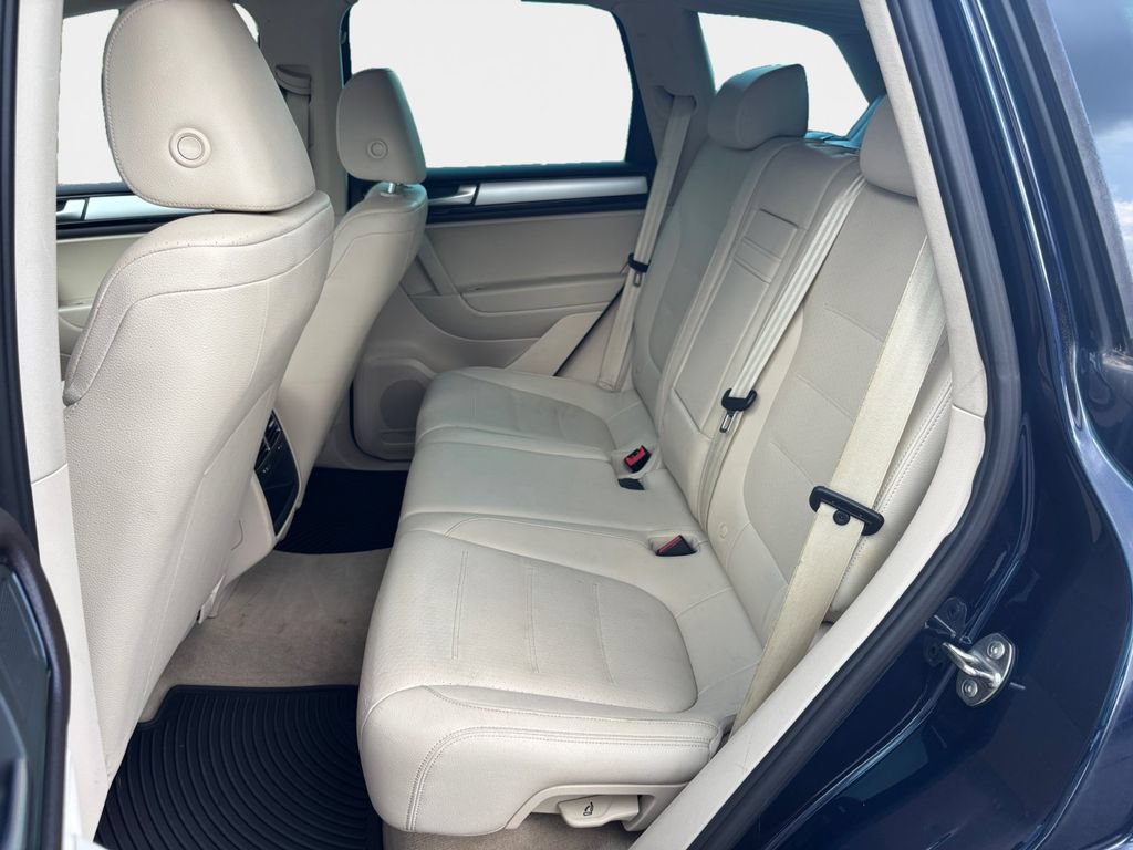 Used 2013 Volkswagen Touareg TDI AWD/4WD image 10