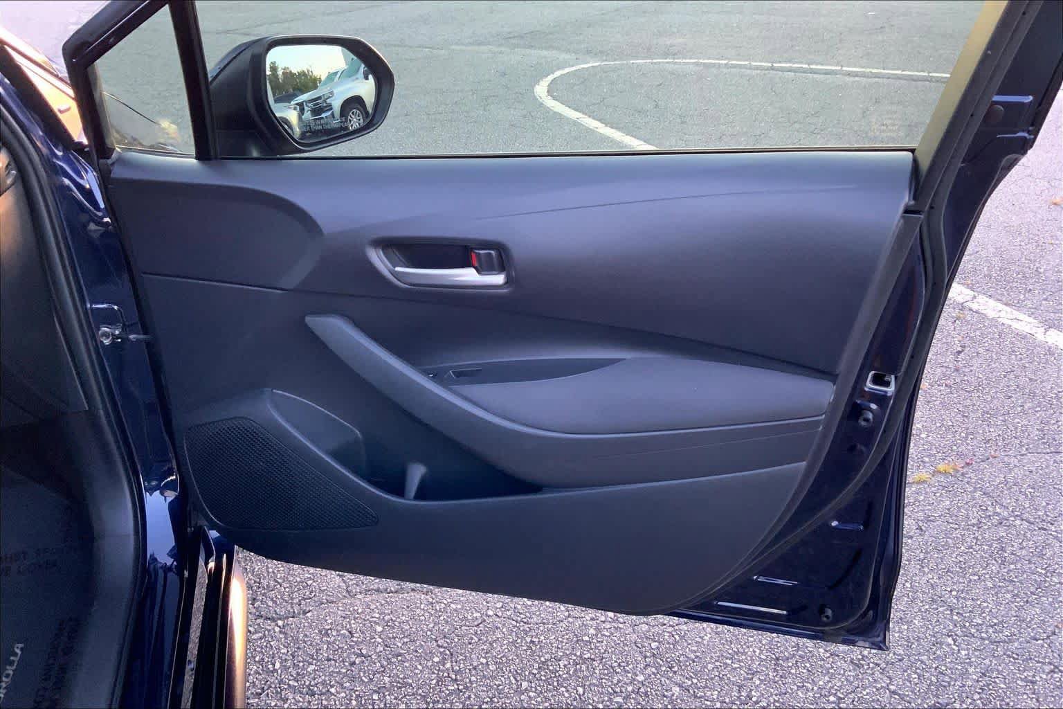 Used 2020 Toyota Corolla LE FWD image 22