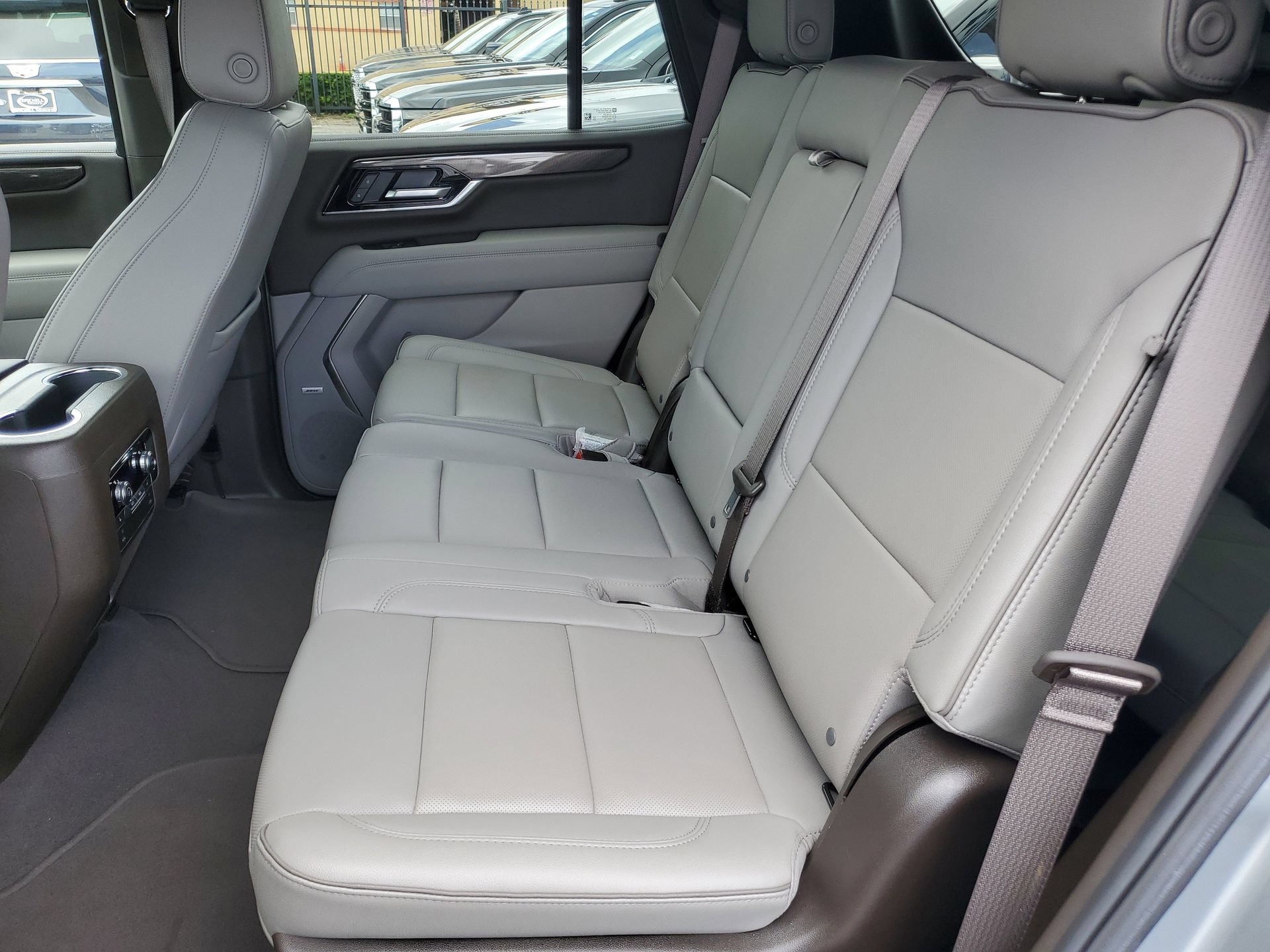Used 2025 GMC Yukon Elevation RWD image 13