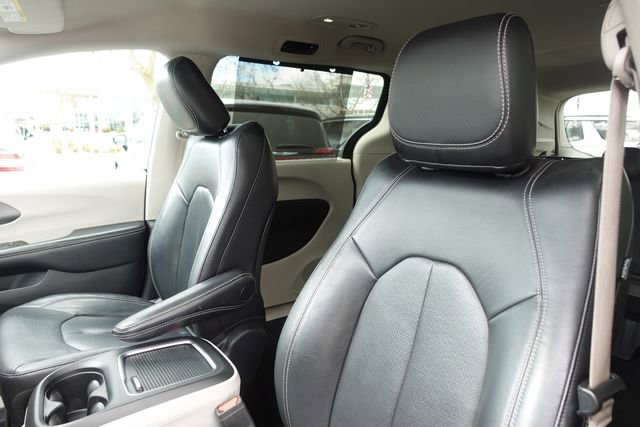 Used 2022 Chrysler Pacifica Touring-L image 23