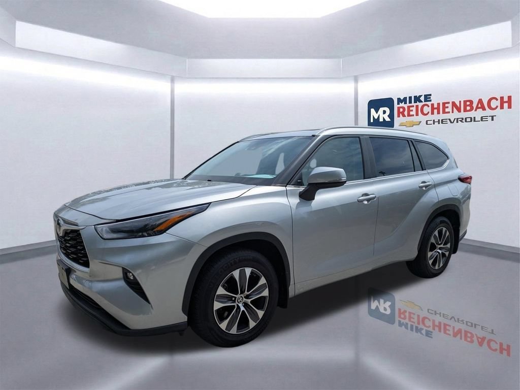 Used 2023 Toyota Highlander XLE FWD image 7