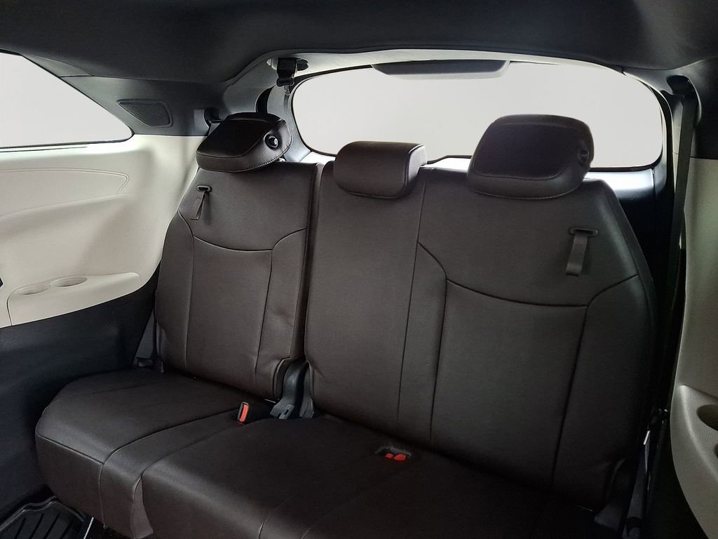 Used 2022 Toyota Sienna Platinum image 11