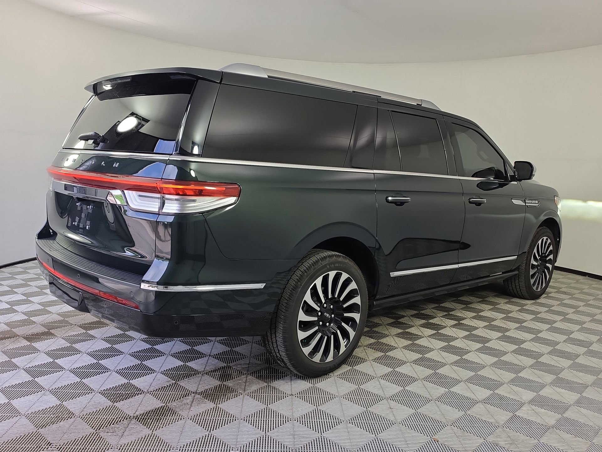Used 2024 Lincoln Navigator L Black Label AWD/4WD image 7