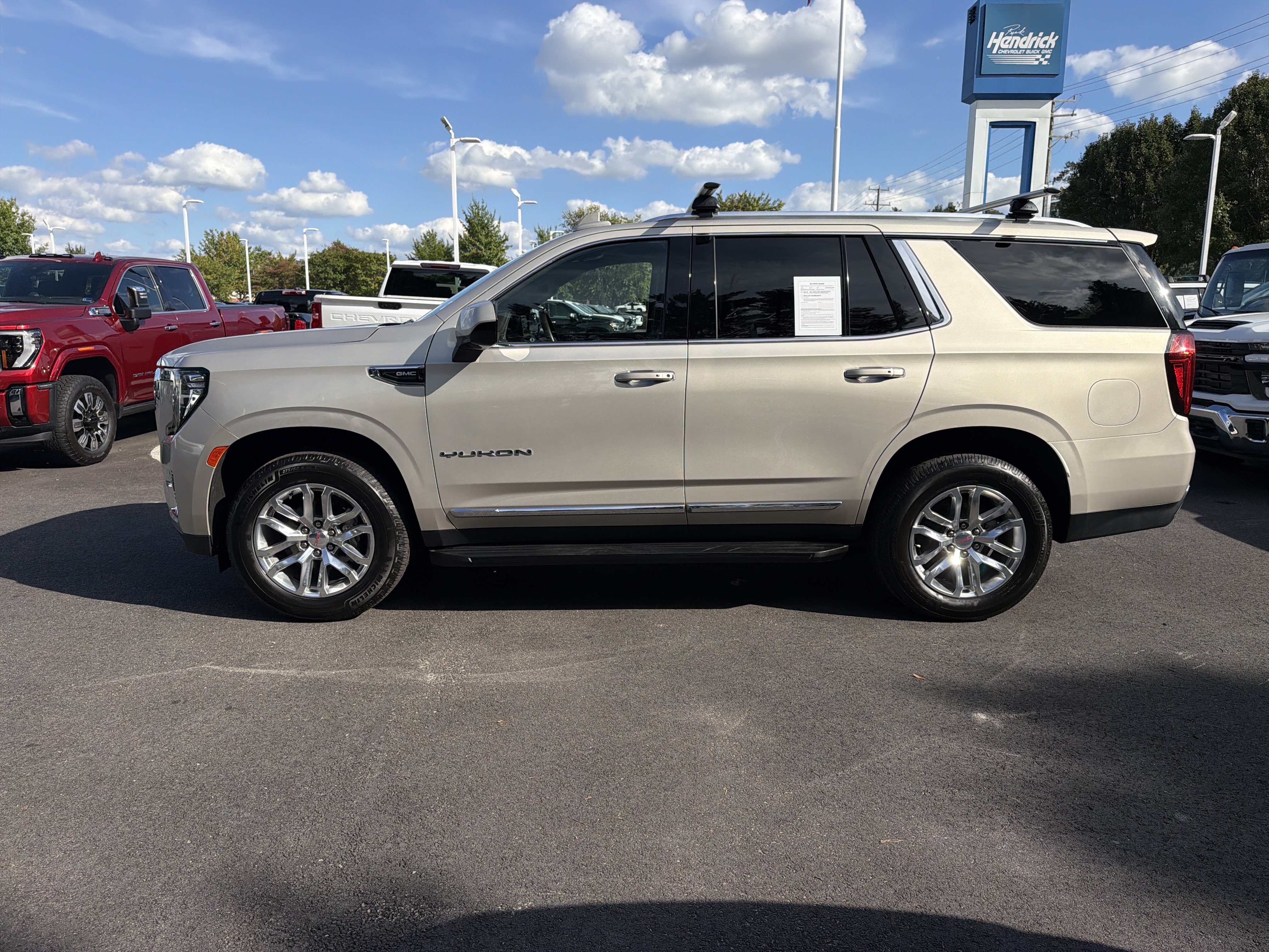 Used 2023 GMC Yukon SLT AWD/4WD image 7