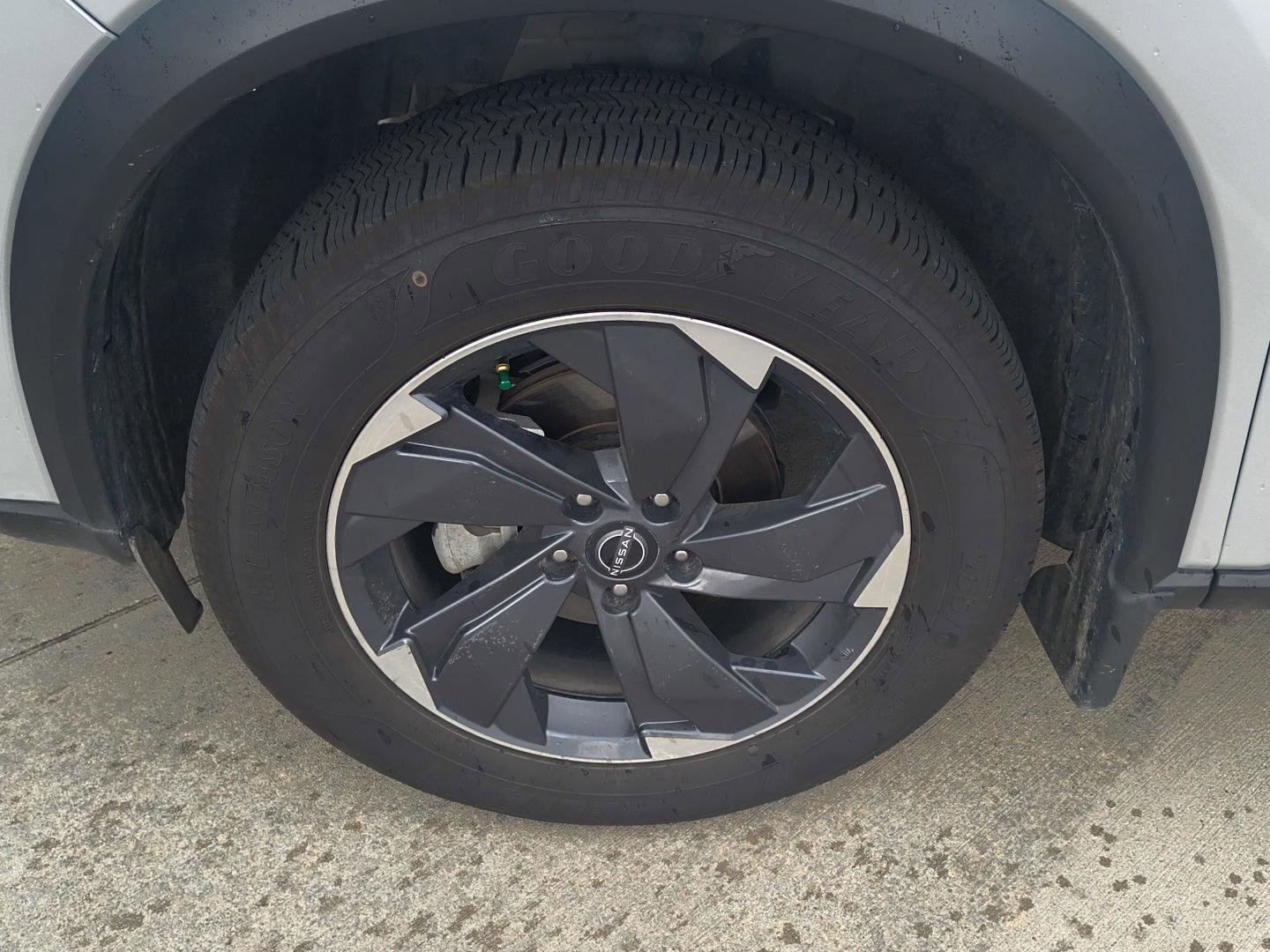Used 2024 Nissan Rogue SV w/ SV Premium Package FWD image 22