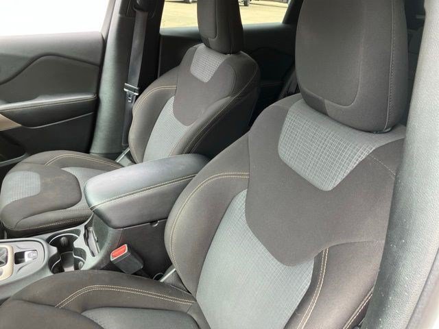 Certified 2017 Jeep Cherokee Latitude w/ Comfort & Sound Group FWD image 12
