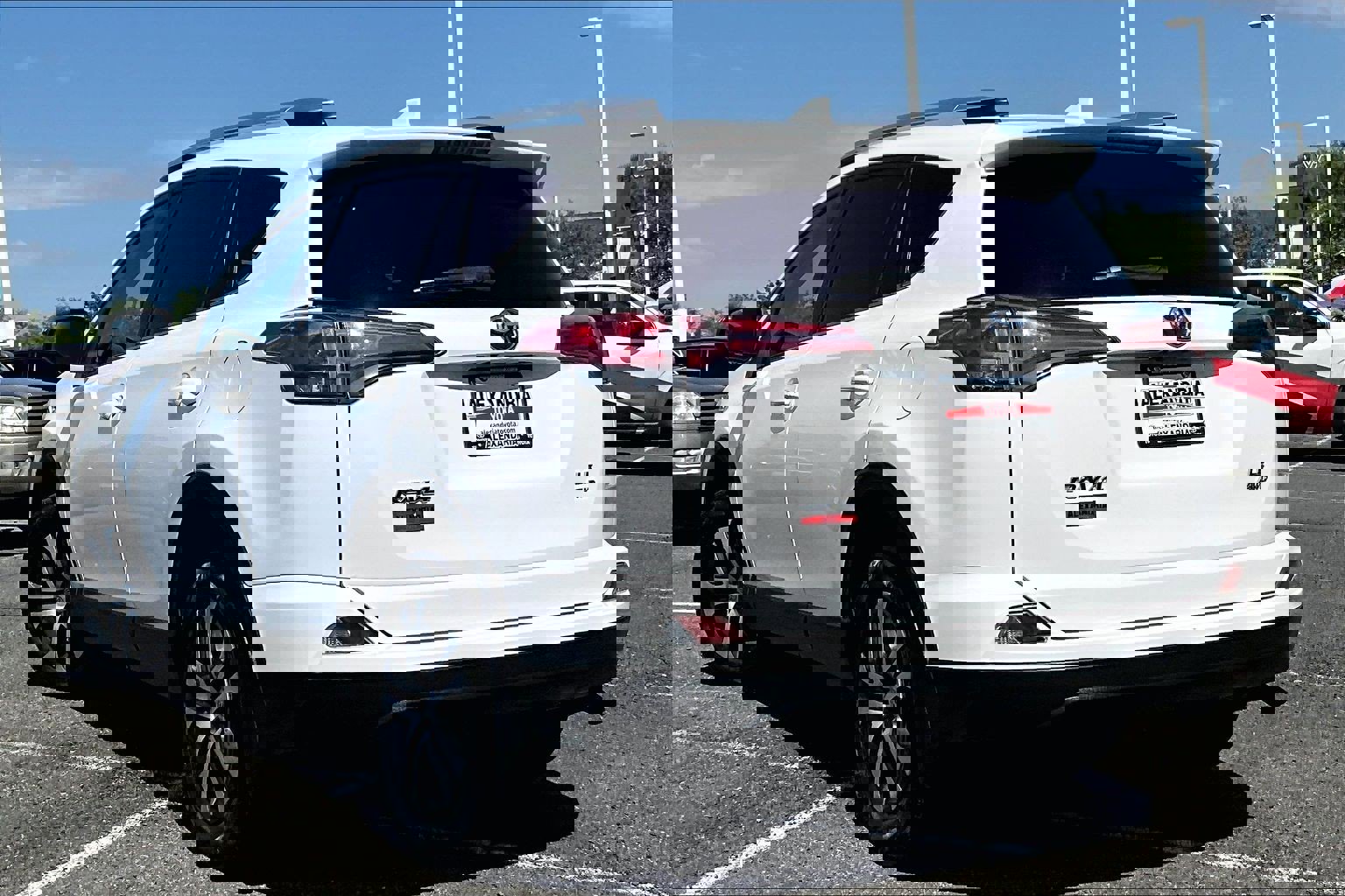 Used 2016 Toyota RAV4 LE image 11