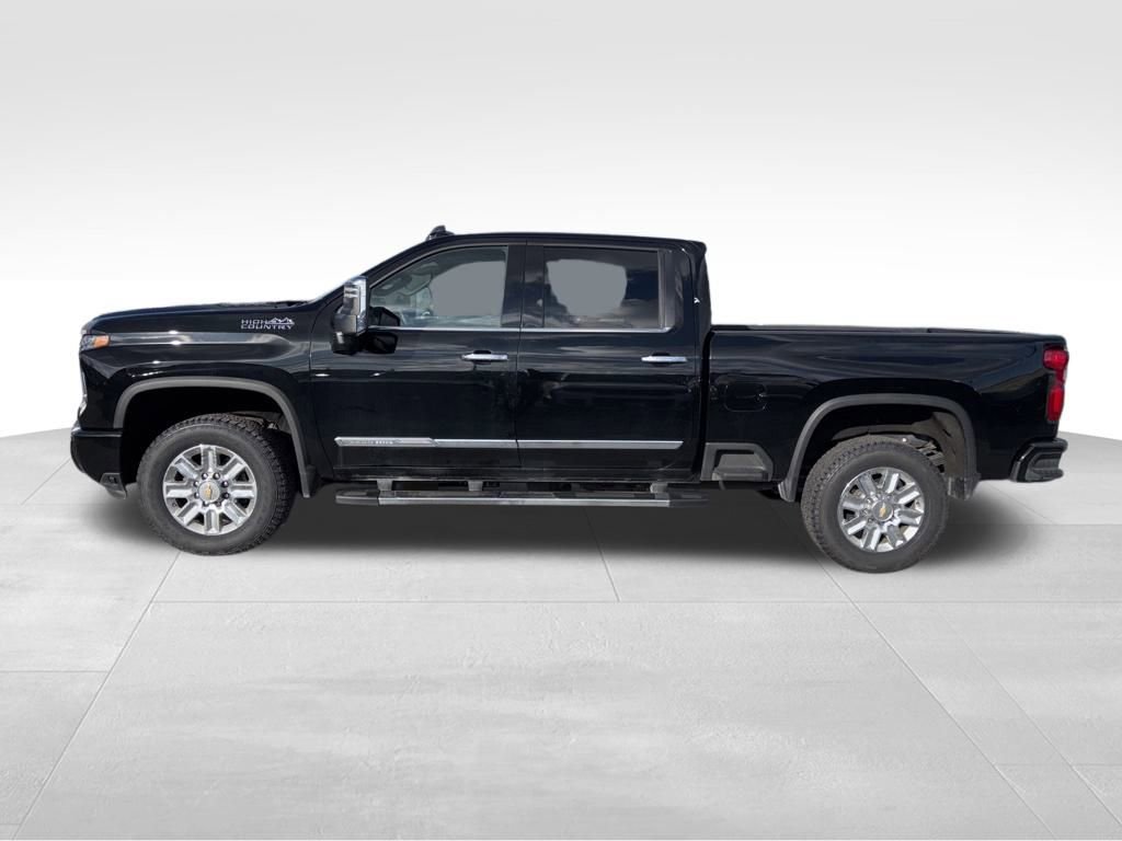 Used 2024 Chevrolet Silverado 2500 High Country w/ High Country Premium Package AWD/4WD image 3