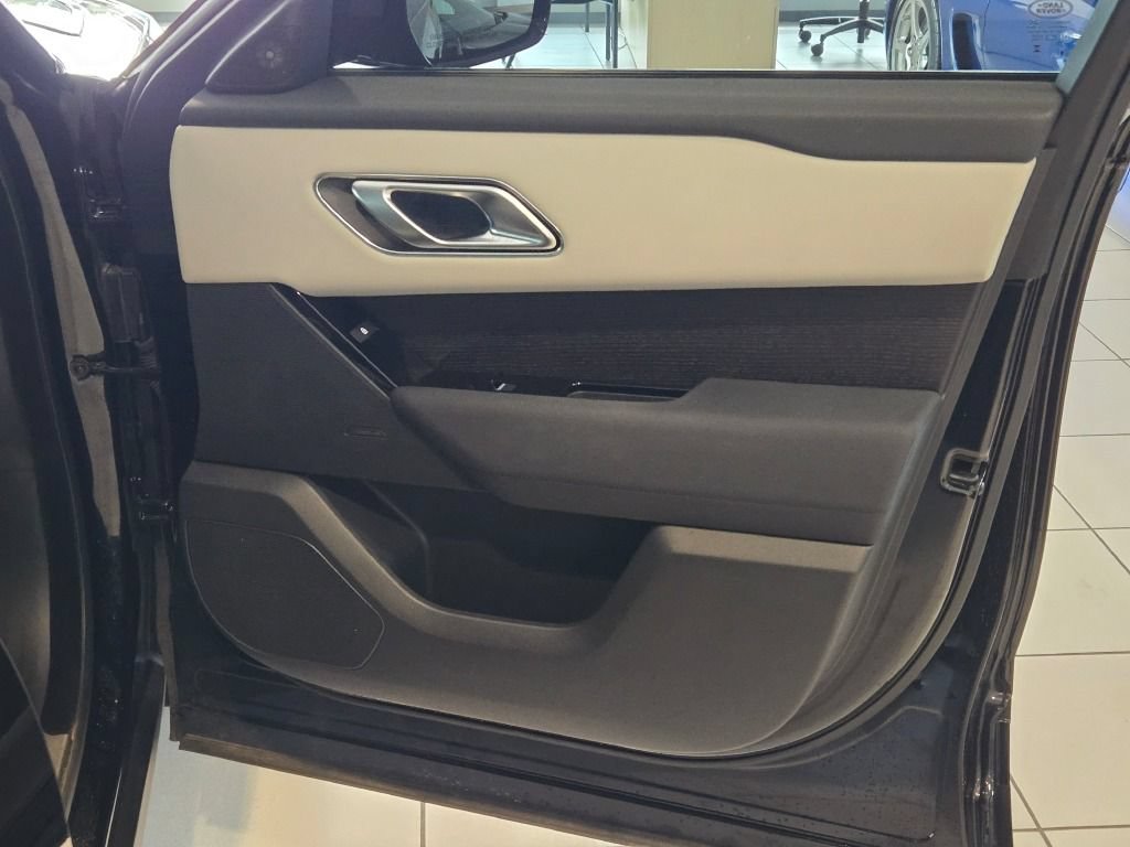 Used 2024 Land Rover Range Rover Velar Dynamic SE AWD/4WD image 4