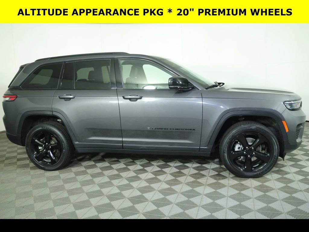 Used 2022 Jeep Grand Cherokee Altitude image 7