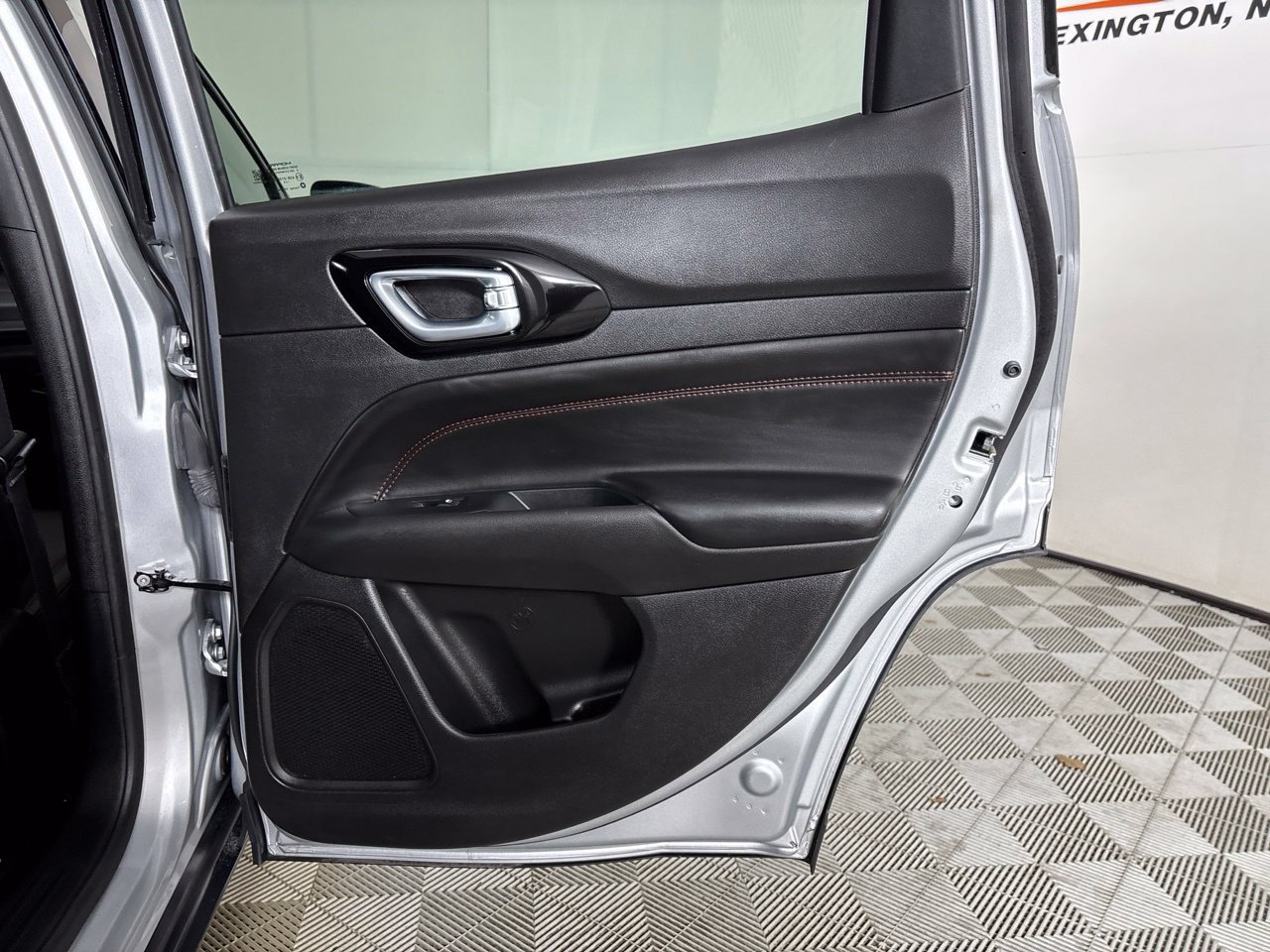 Used 2025 Jeep Compass Trailhawk AWD/4WD image 26