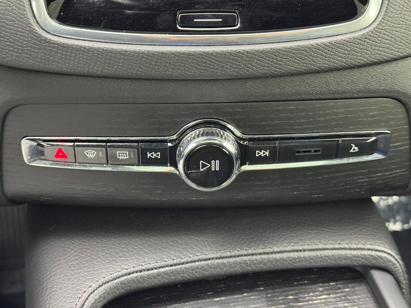 Used 2020 Volvo XC90 T6 Momentum image 28