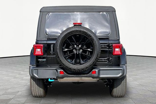 Used 2023 Jeep Wrangler Unlimited Sahara w/ Cold Weather Group AWD/4WD image 6