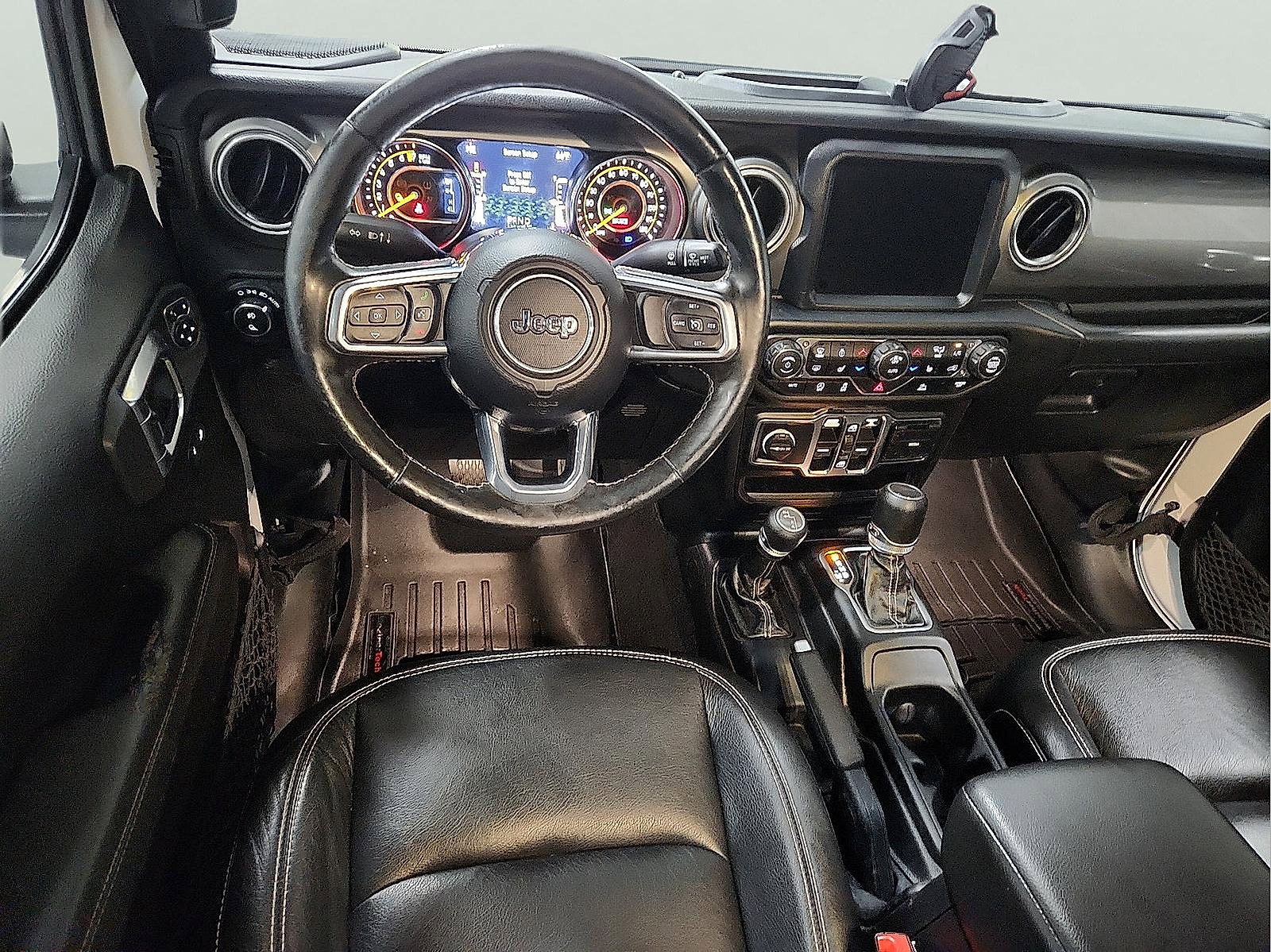 Used 2020 Jeep Gladiator Overland AWD/4WD image 11