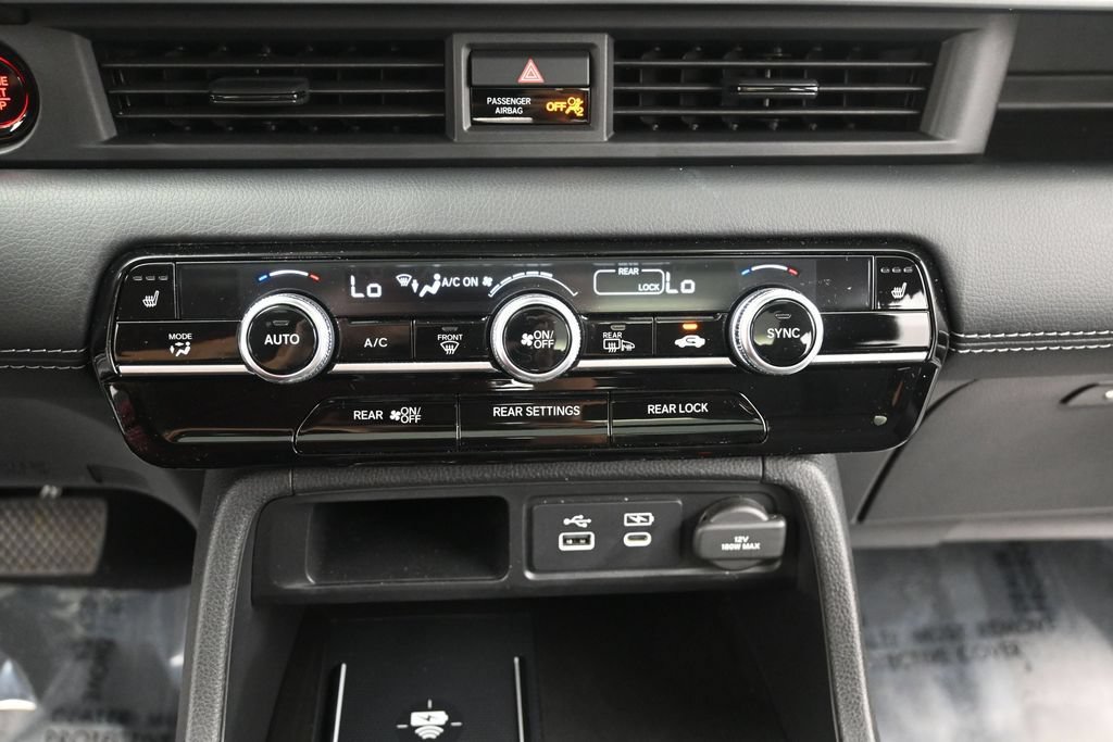 Certified 2025 Honda Pilot Touring image 17