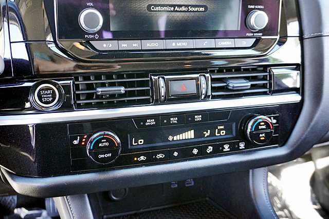 Used 2024 Nissan Pathfinder SV FWD image 38