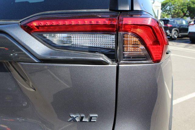 Certified 2022 Toyota RAV4 XLE FWD image 15