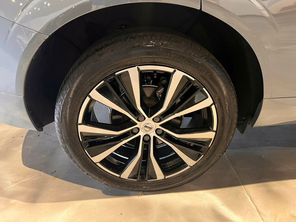 Used 2023 Volvo XC60 B5 Plus image 12