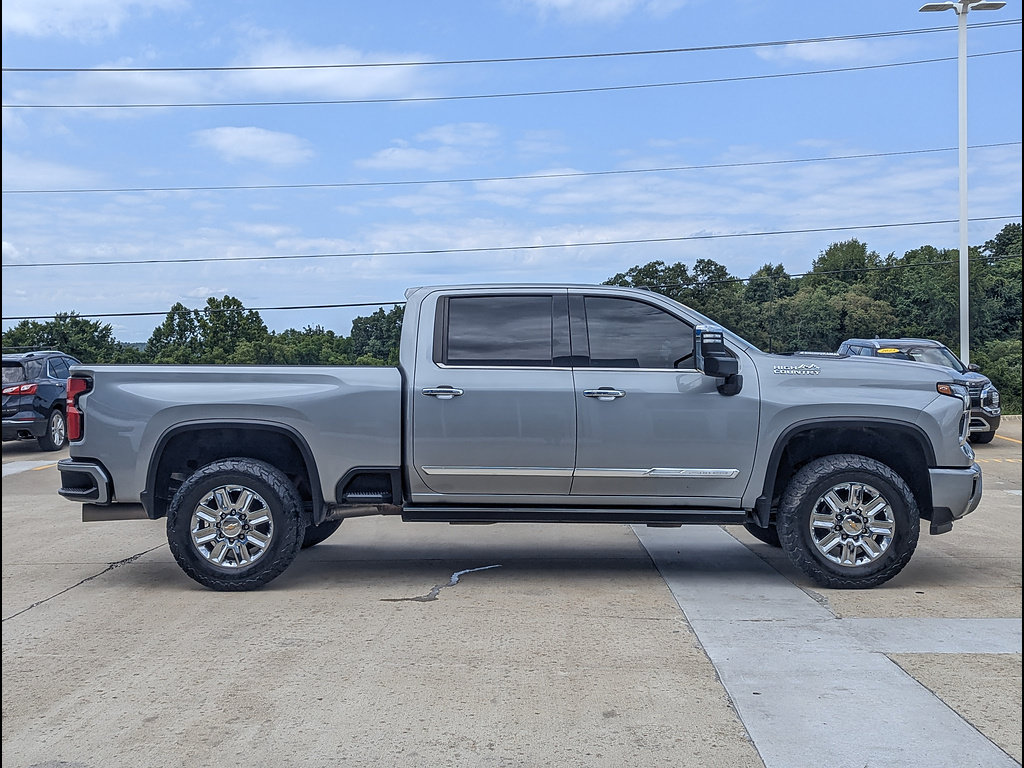 Used 2024 Chevrolet Silverado 2500 High Country w/ High Country Premium Package AWD/4WD image 6