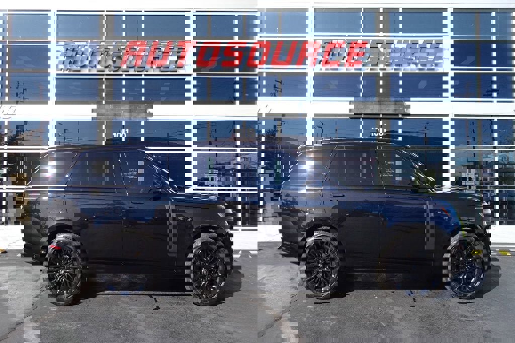 Used 2025 Land Rover Range Rover Long Wheelbase SE