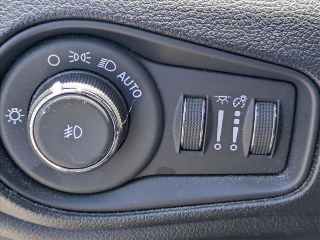 Used 2019 Jeep Renegade Latitude AWD/4WD image 13