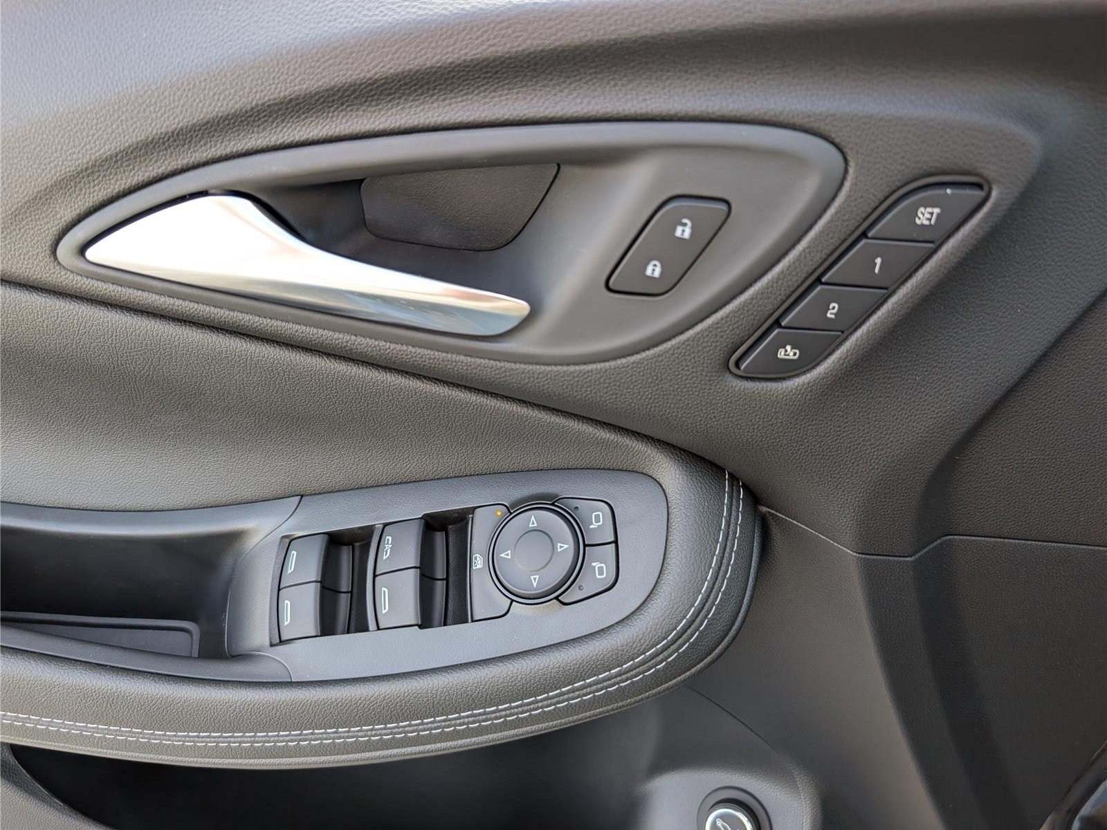 New 2026 Buick Encore GX Avenir w/ Avenir Convenience Package FWD image 18