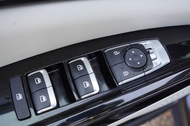 Used 2023 Kia Carnival EX image 23