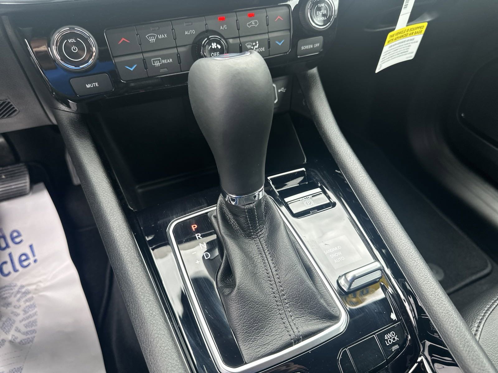 Used 2023 Jeep Compass Limited image 31