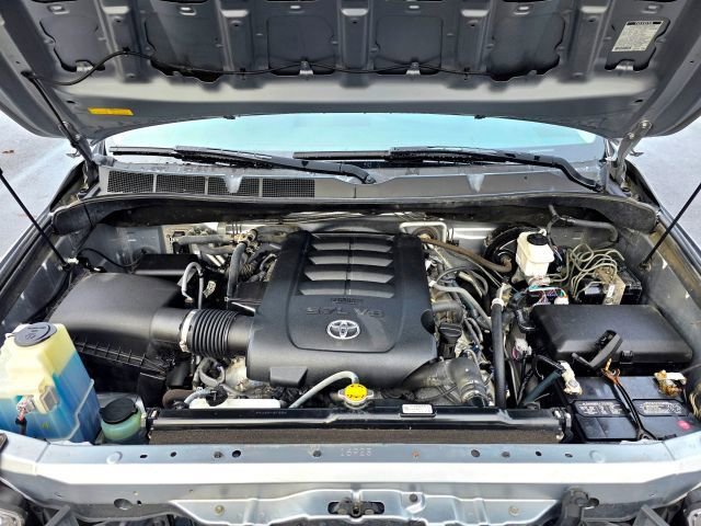 Used 2015 Toyota Sequoia SR5 image 38