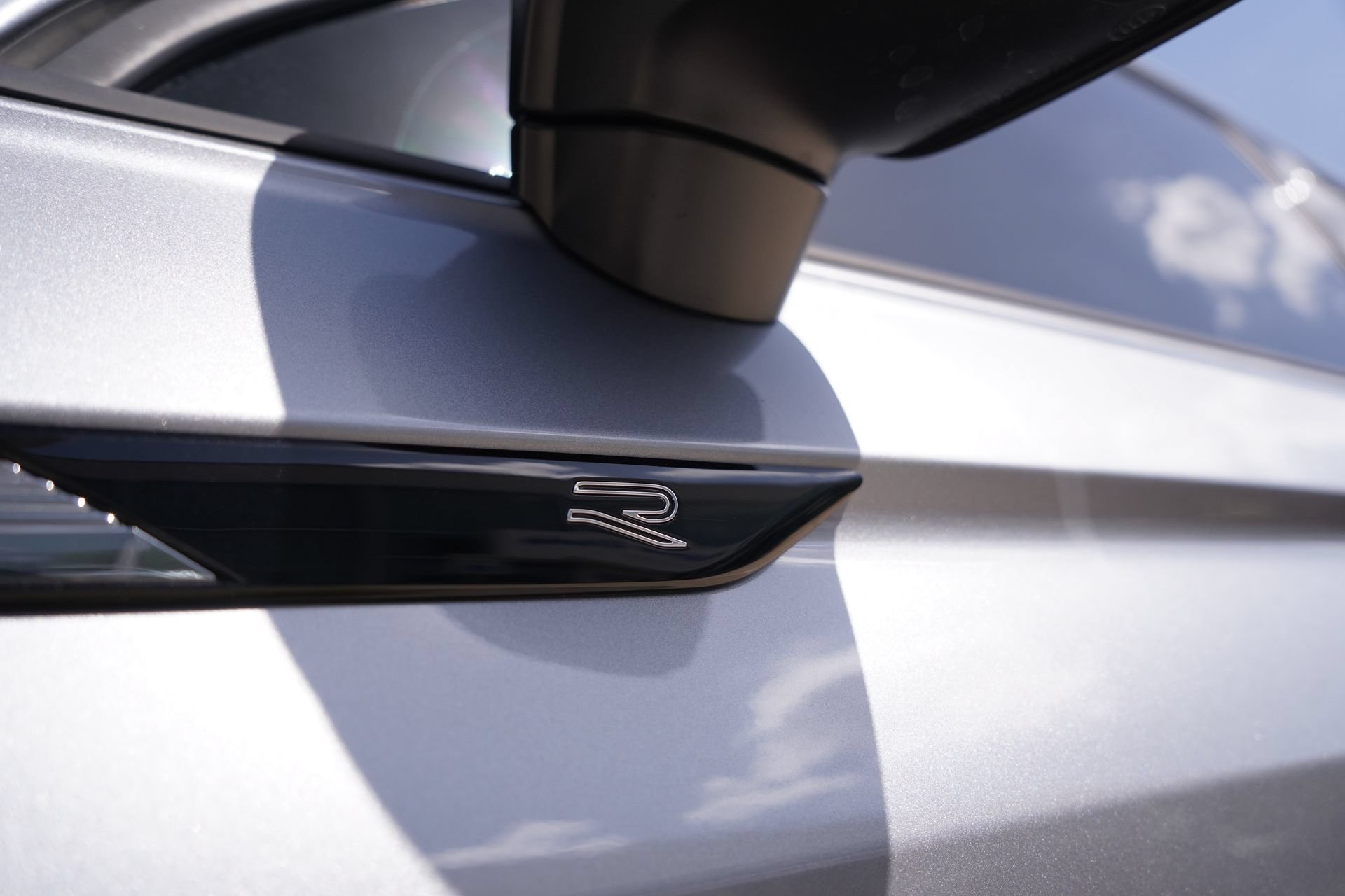 Certified 2024 Volkswagen Tiguan SE R-Line FWD image 4