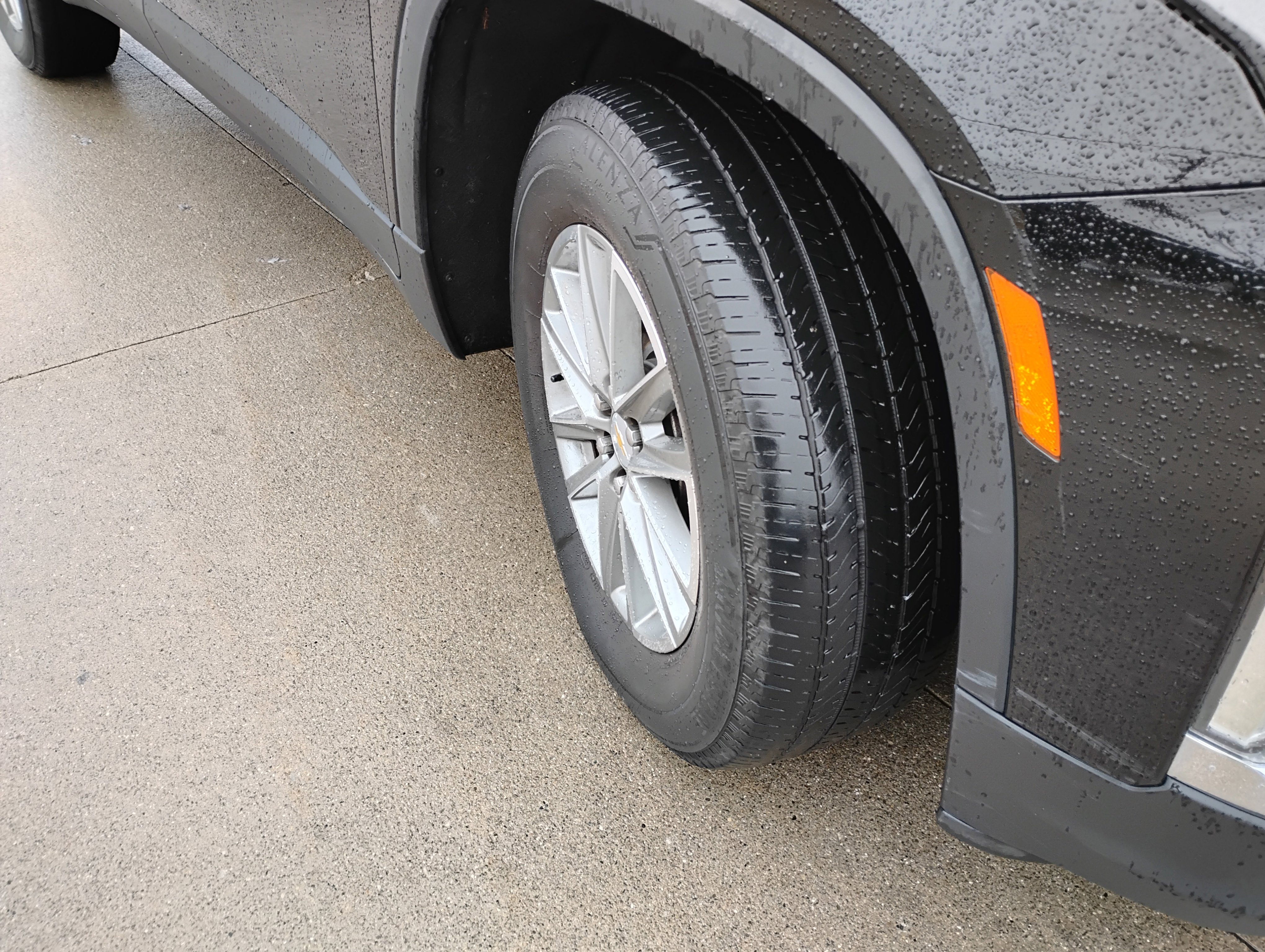 Used 2023 Chevrolet Traverse LT w/ LPO, Floor Liner Package AWD/4WD image 28