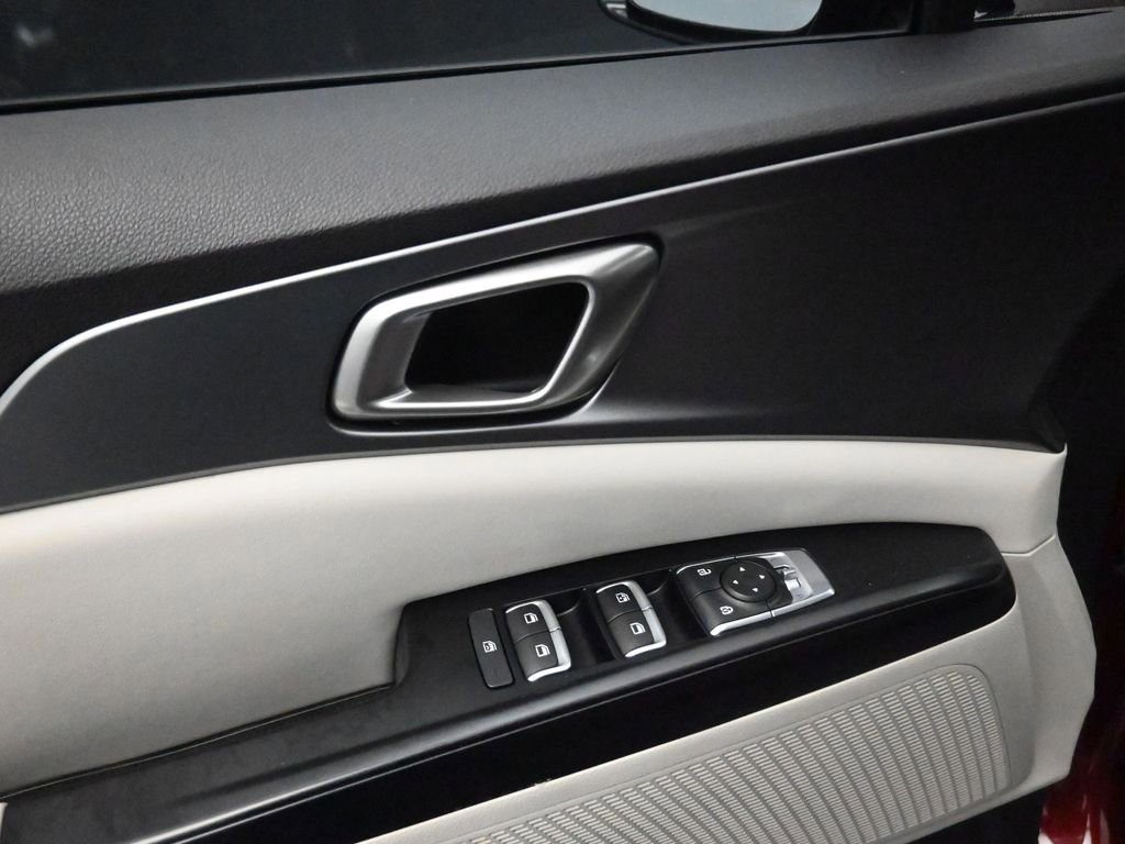 Used 2024 Kia Carnival LX image 6