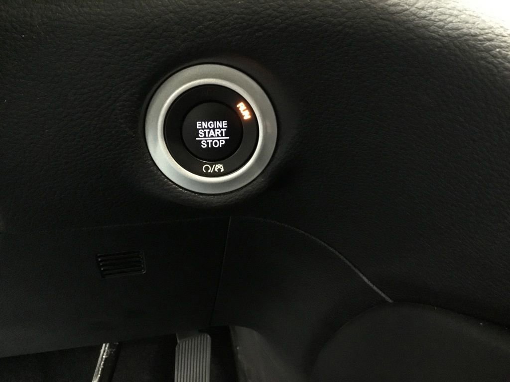 Used 2025 Chrysler Pacifica Limited image 27