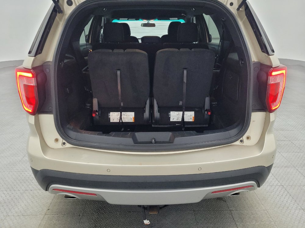 Used 2017 Ford Explorer XLT image 29