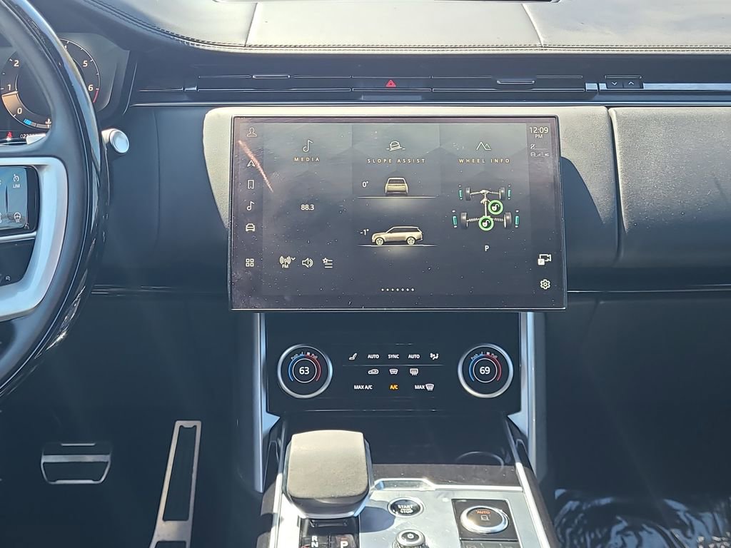 Used 2023 Land Rover Range Rover SE image 18