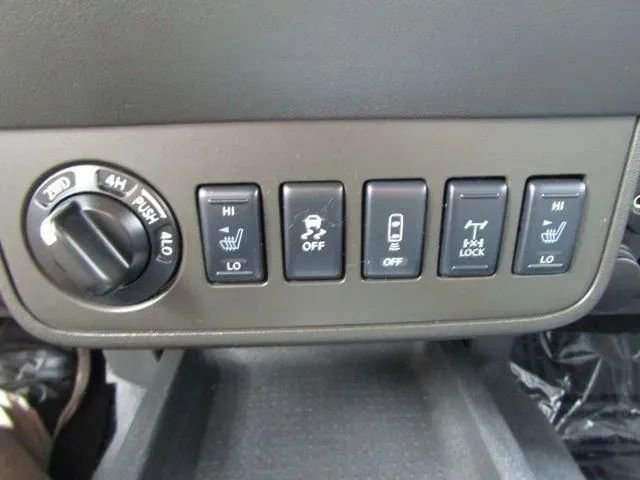 Used 2019 Nissan Frontier PRO-4X image 24