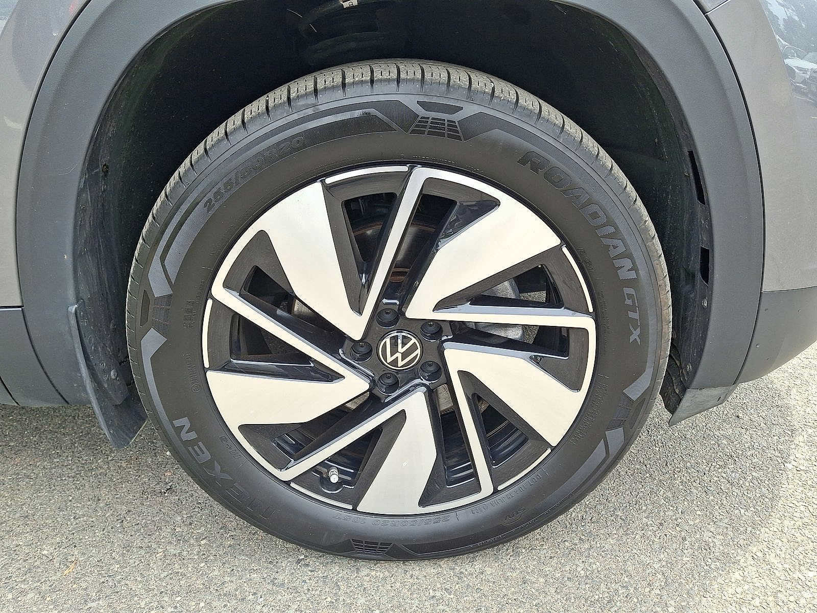 Used 2024 Volkswagen Atlas SEL AWD/4WD image 24