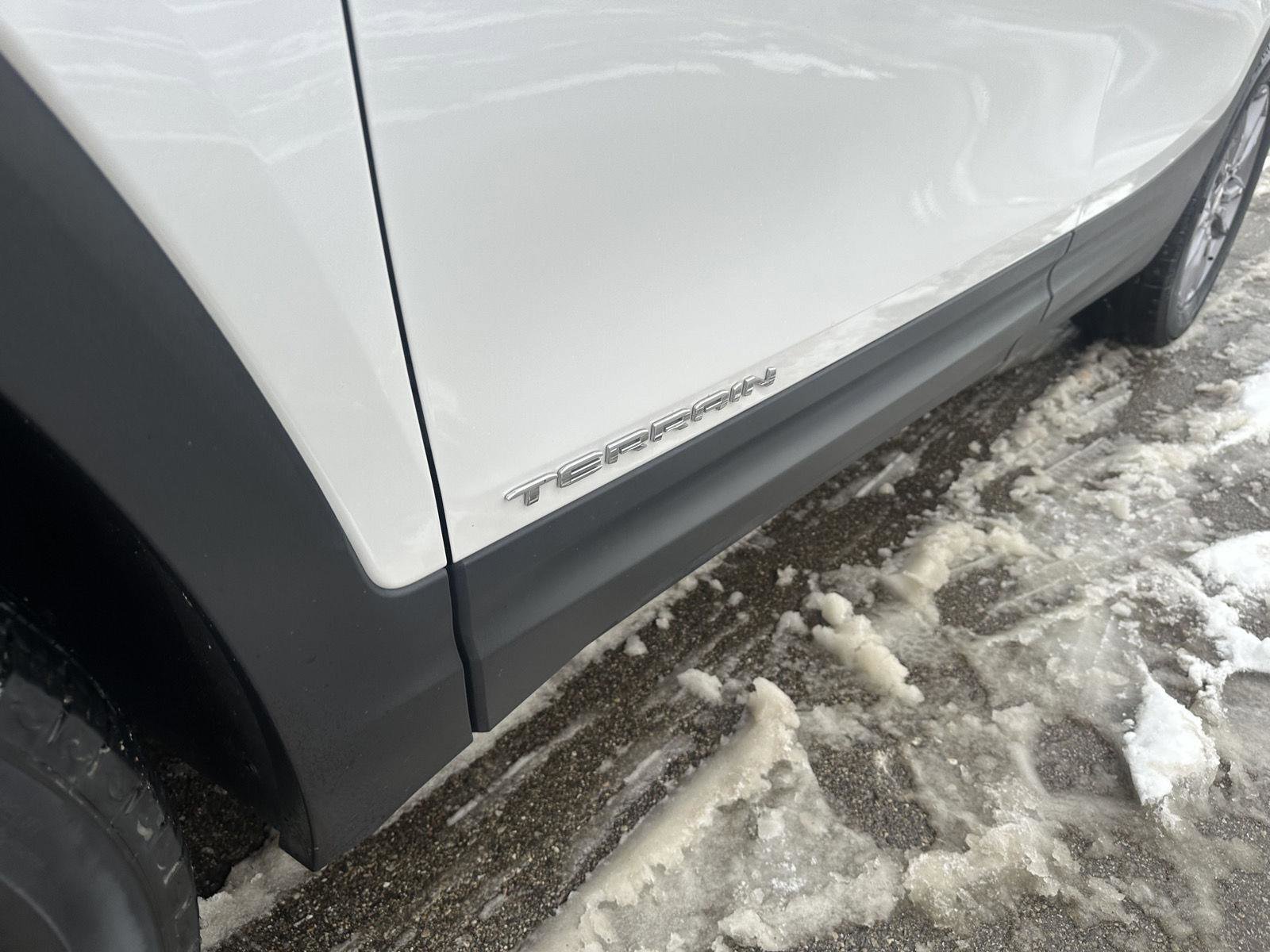 Used 2022 GMC Terrain SLT w/ Infotainment Package II image 4