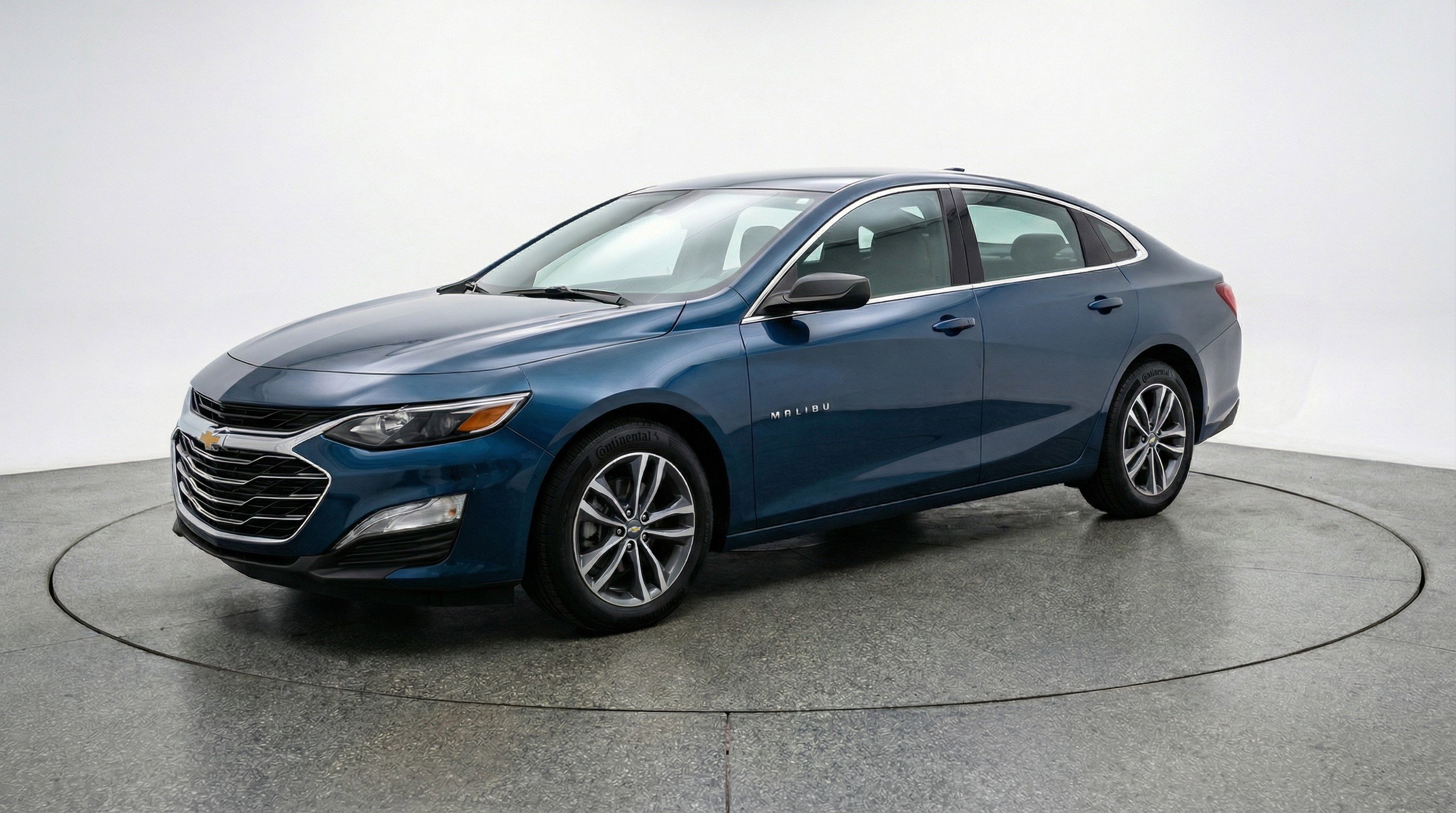 Used 2024 Chevrolet Malibu LT image 3