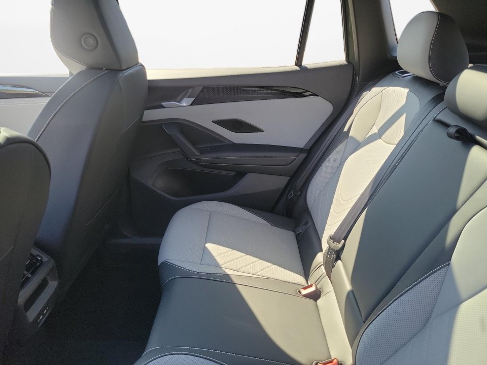 New 2026 Volkswagen Tiguan SE R-Line FWD image 13
