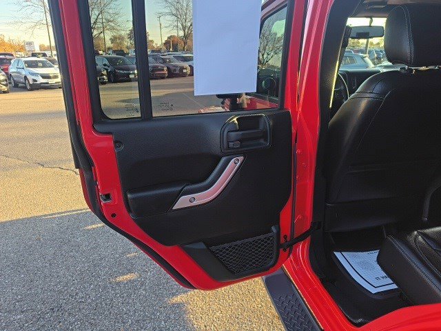 Used 2018 Jeep Wrangler Unlimited Sahara w/ Connectivity Group image 8