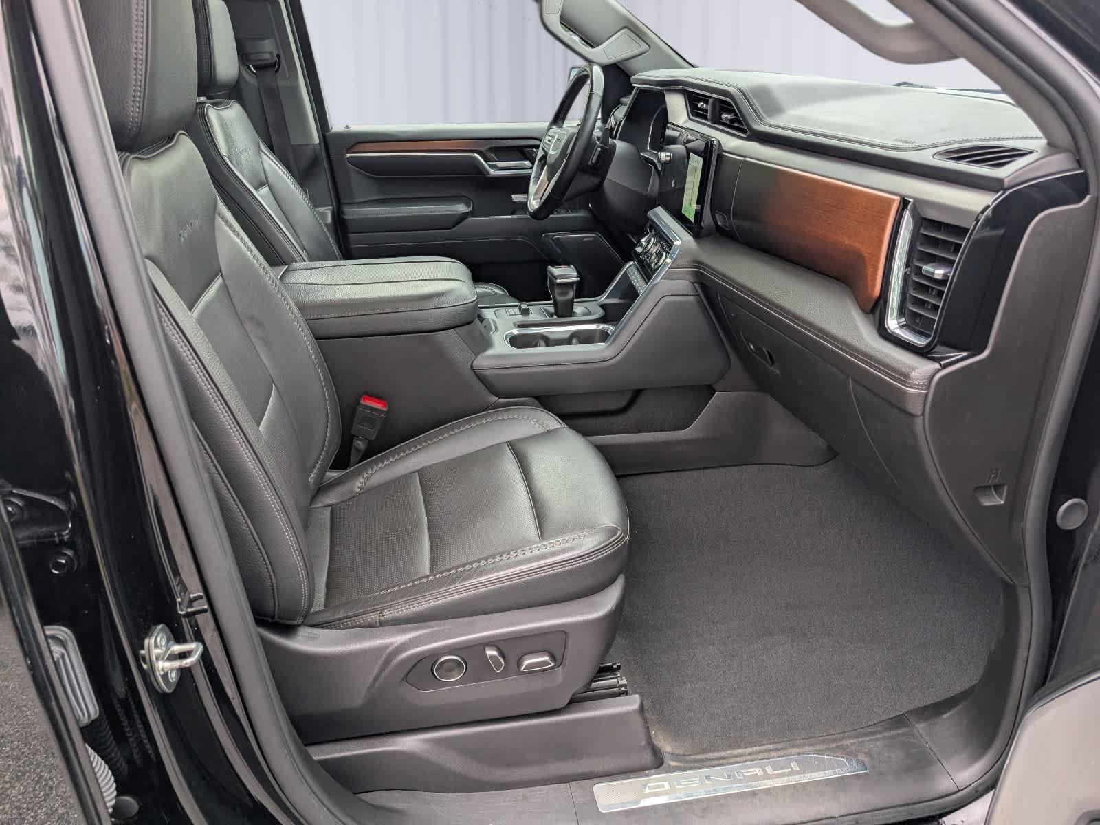 Certified 2024 GMC Sierra 1500 Denali w/ Denali Reserve Package AWD/4WD image 9