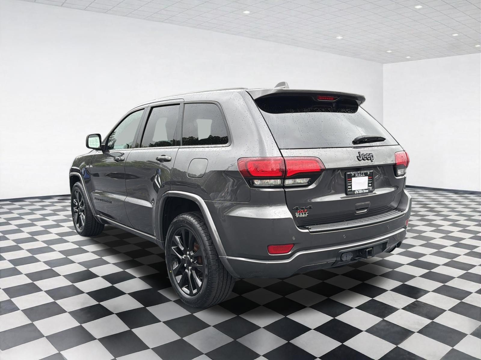 Used 2018 Jeep Grand Cherokee Altitude AWD/4WD image 6